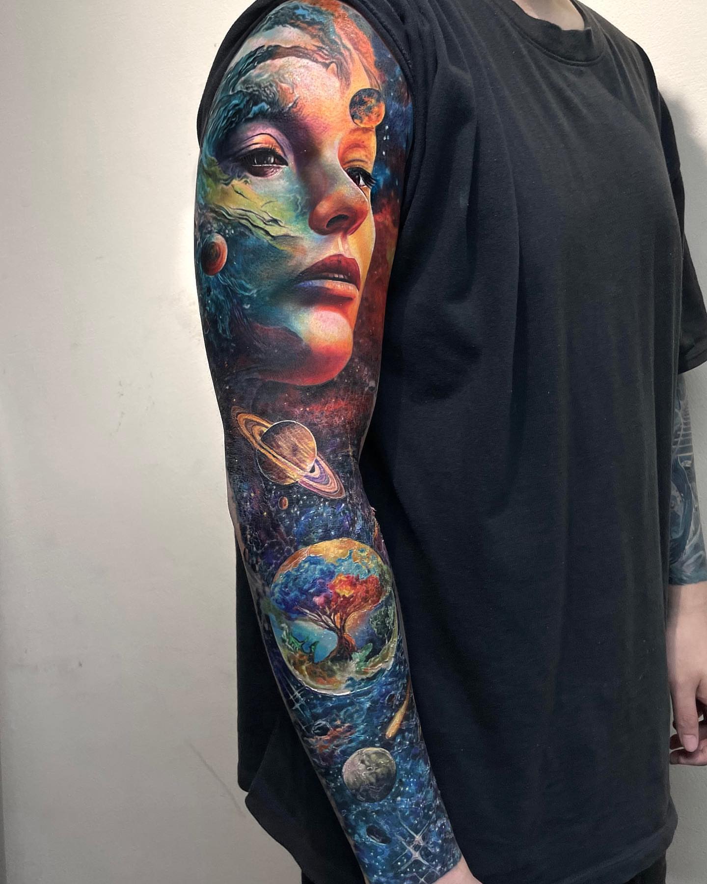 Galactic woman realism tattoo on the upper arm by Bình Nguyễn