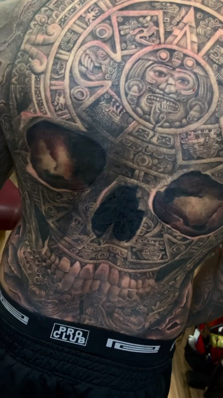 Tattoo by @lvp_arte — realism, black_and_grey