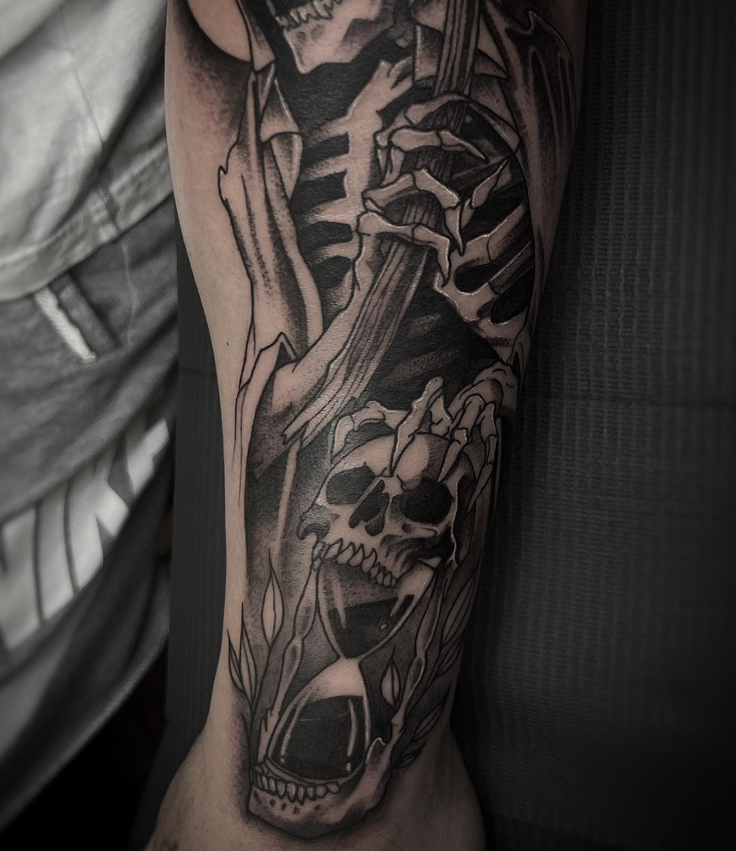 Skeleton and skull realism tattoo on the forearm by 𝐓𝐚𝐭𝐭𝐨𝐨 👩🏻‍🎨