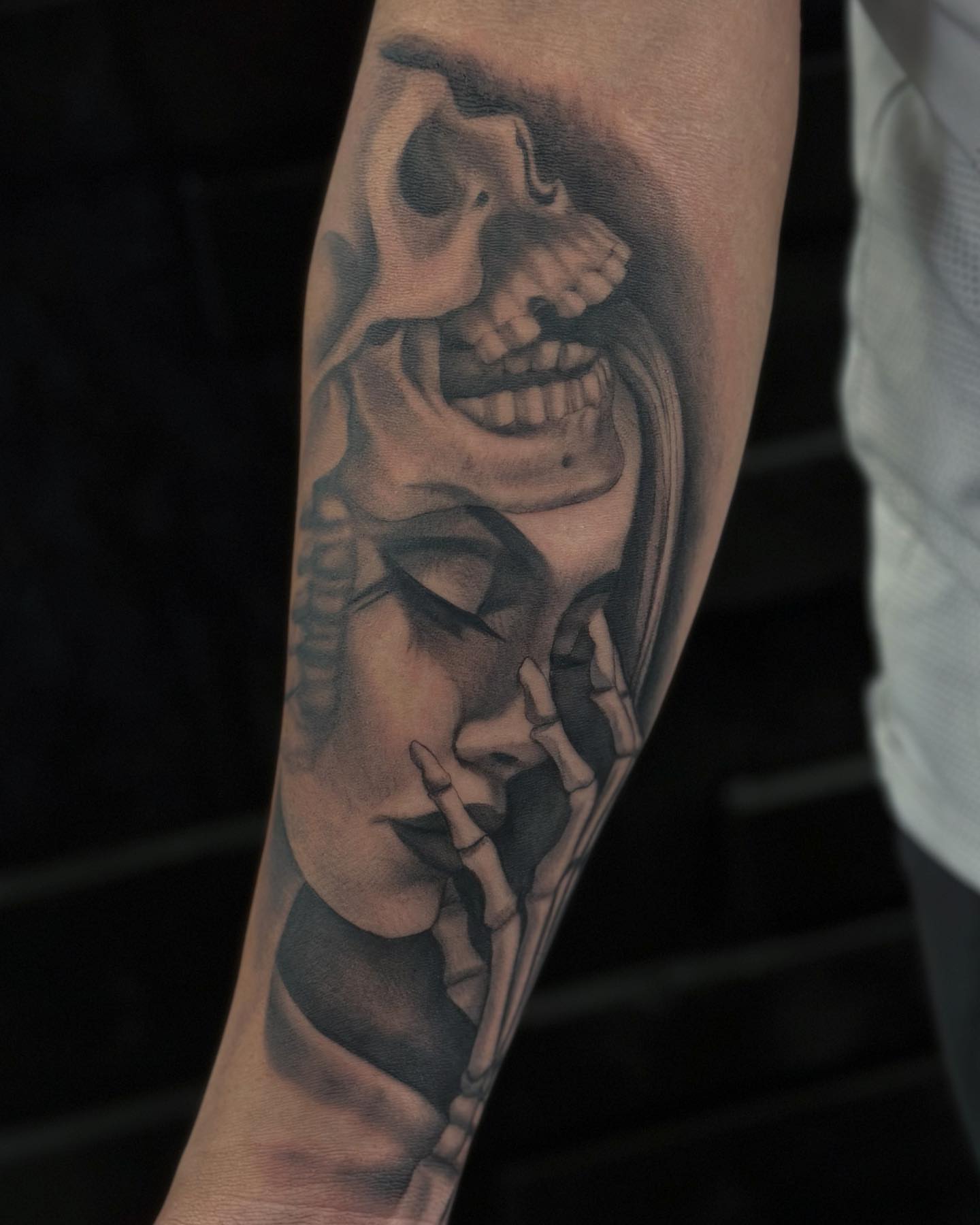 Skull and woman realism tattoo on the forearm by audi