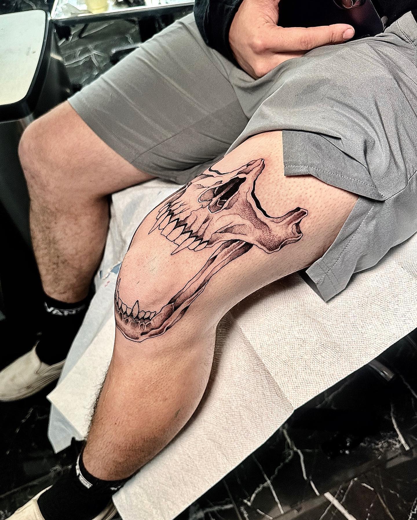 Skull black and grey tattoo on the thigh by Fine line tattoo San Diego, San Diego, California