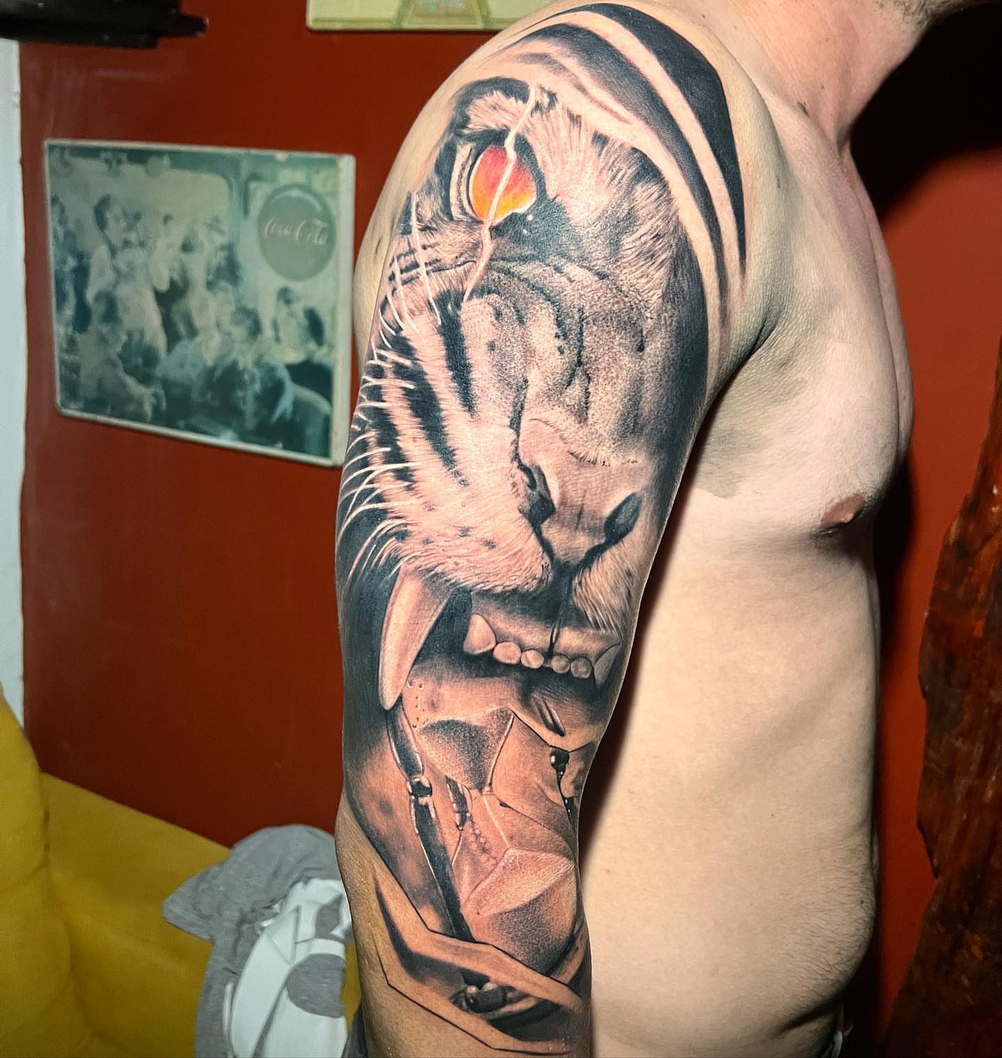 Tiger realism tattoo on the upper arm by Juan Alejandro Trejos