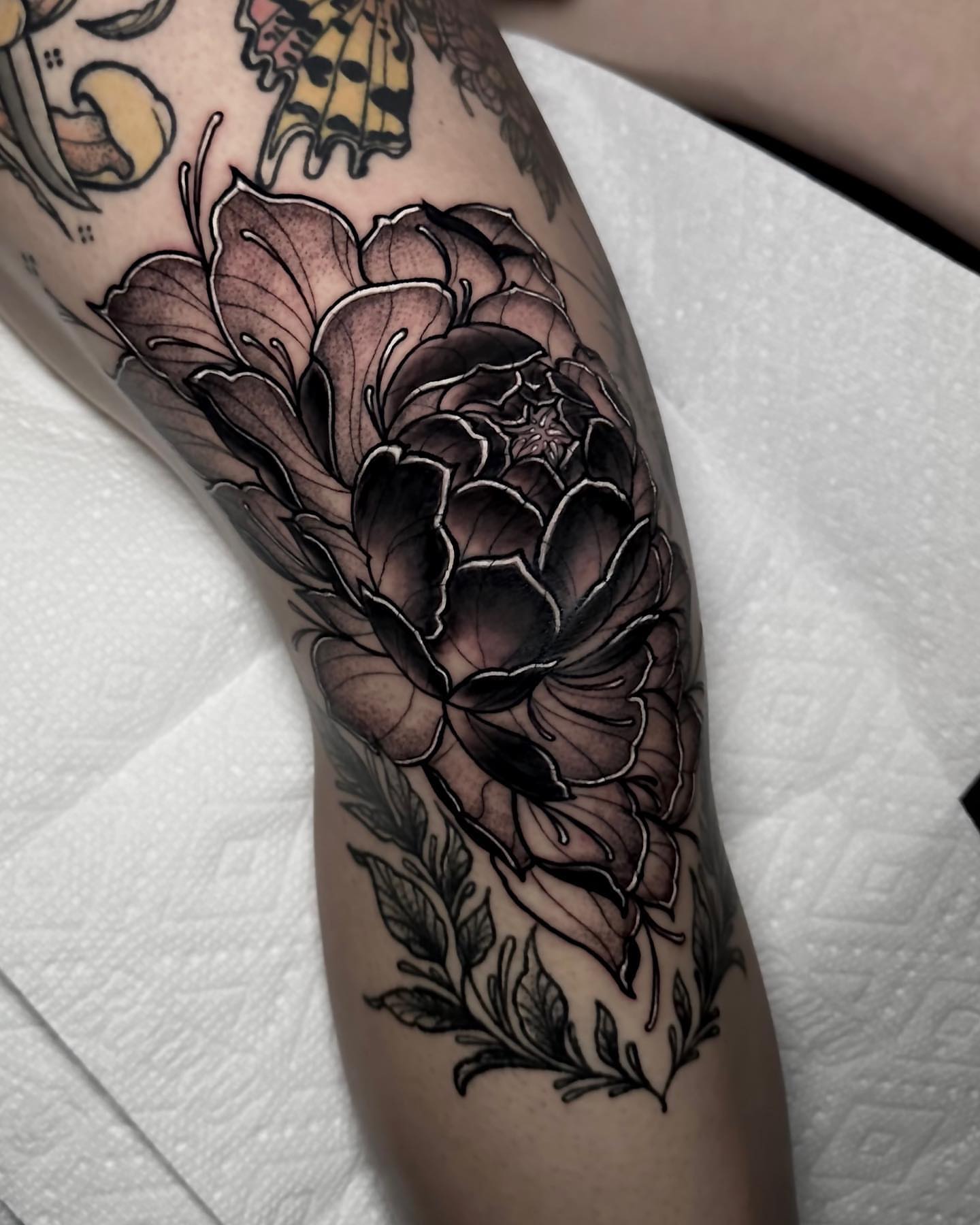 Peony black and grey tattoo on the forearm by Naysla Droguett
