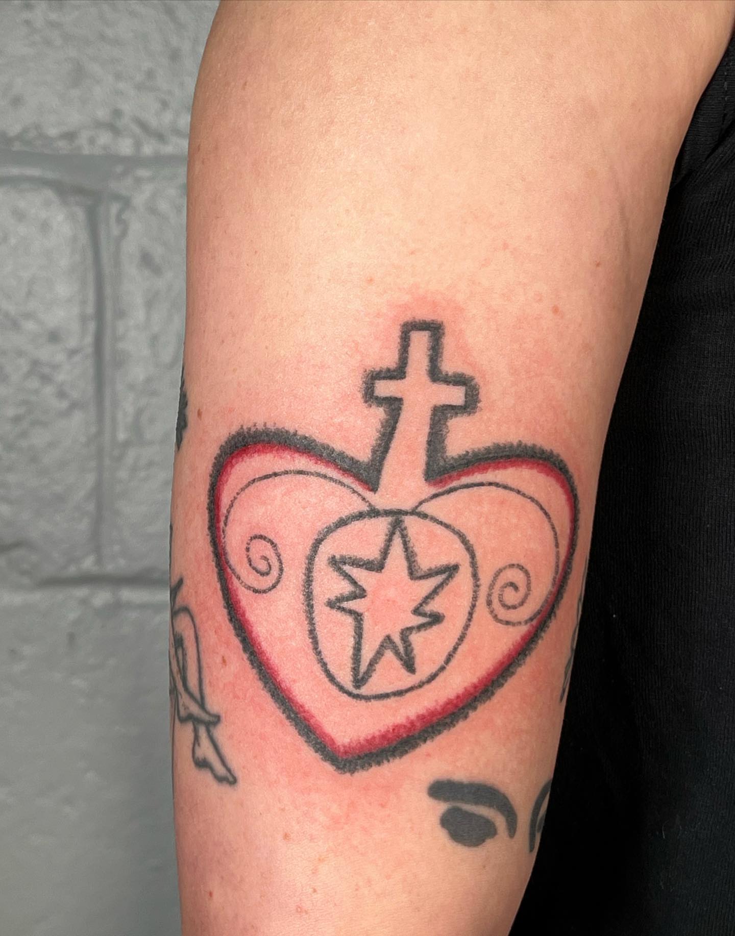 Tattoo by @deuxmainstattoo — american_traditional