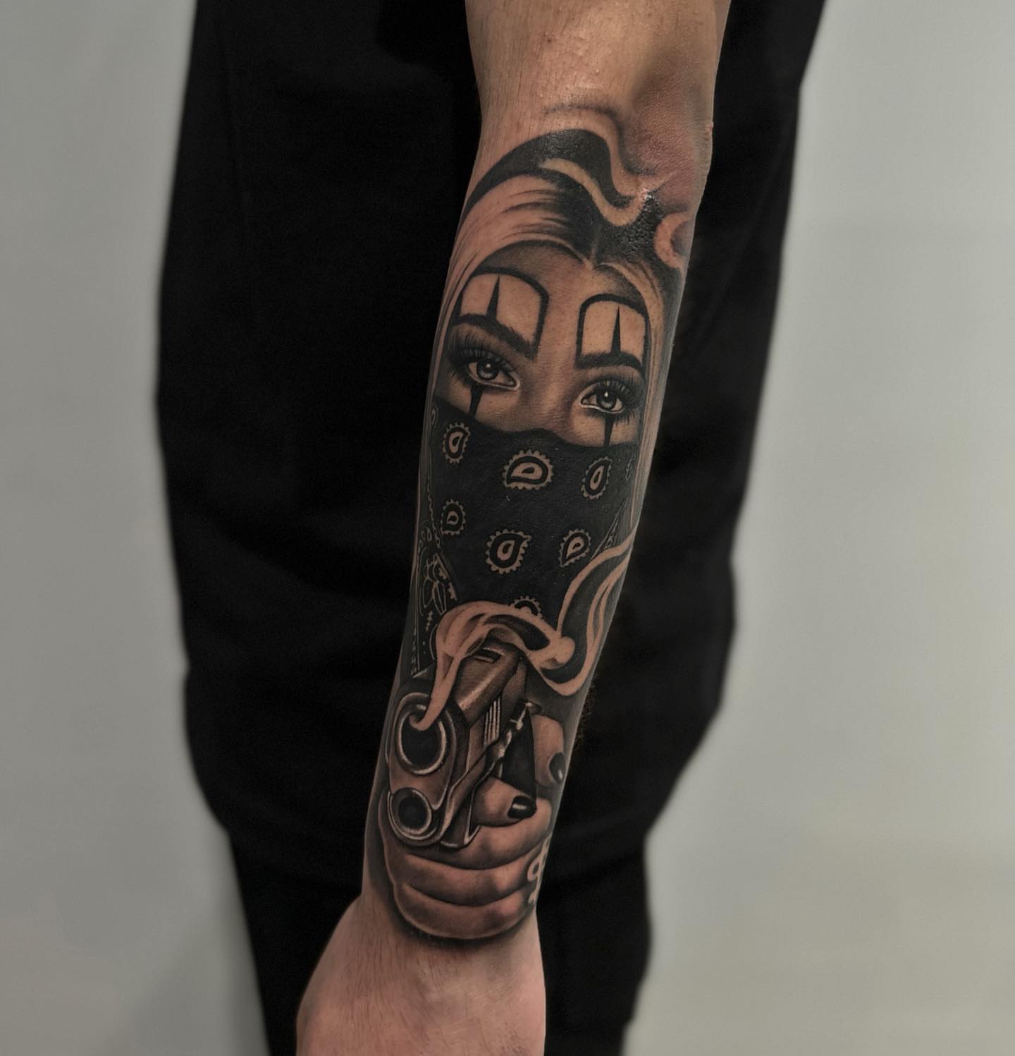Woman with bandana realism tattoo on the forearm by 𝒲𝒾𝓃𝑜𝓃𝒶