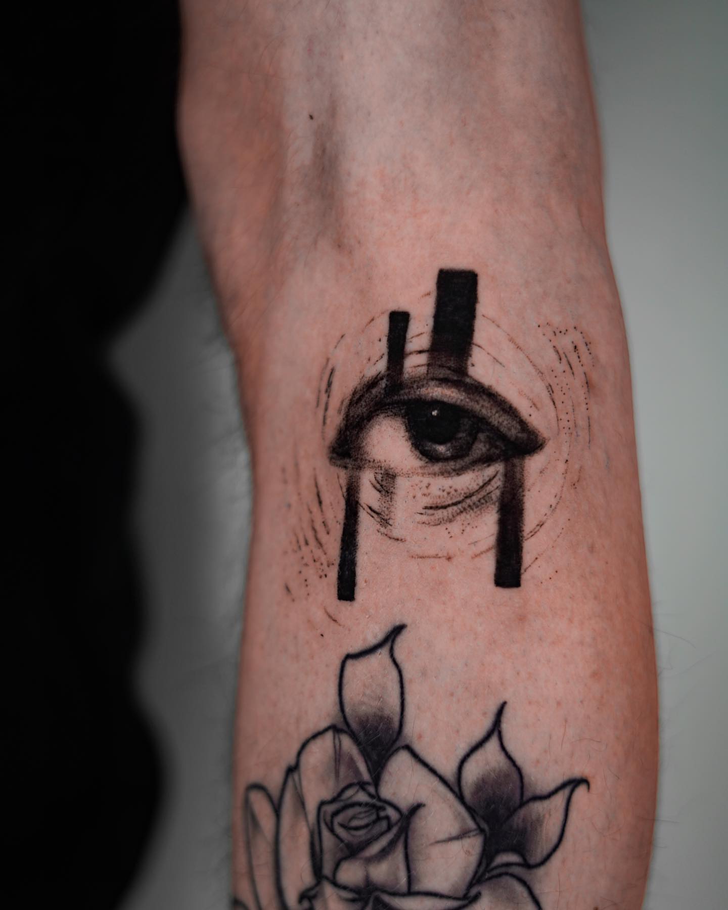 Eye with tears geometric tattoo on the forearm by ππ²π΅π π§ - π£πͺπ½π½πΈπΈ ππ»π½π²πΌπ½