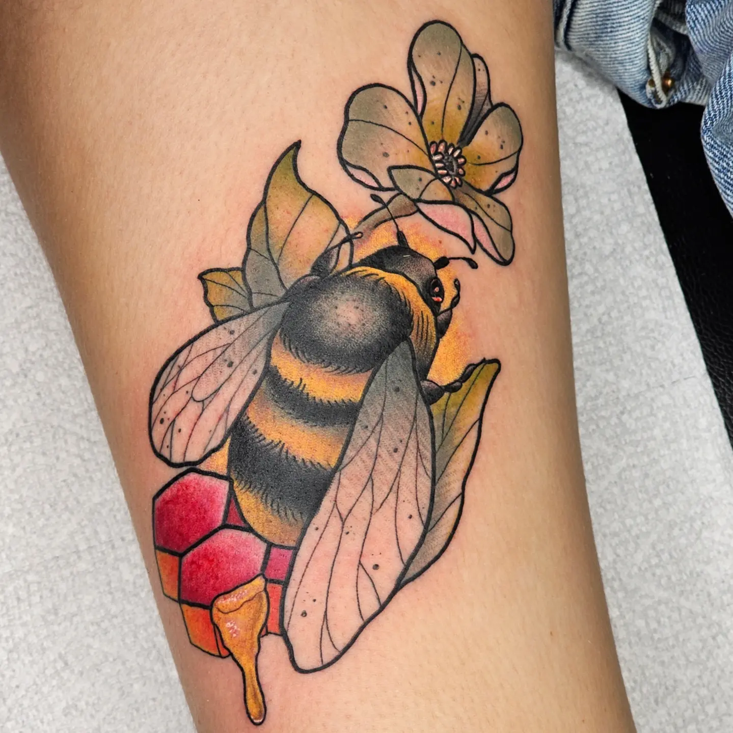 Bee and flower realism tattoo on the thigh by BZ Artistry