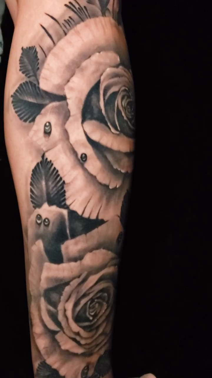 Roses and leaves realism tattoo by Duniel Garcia
