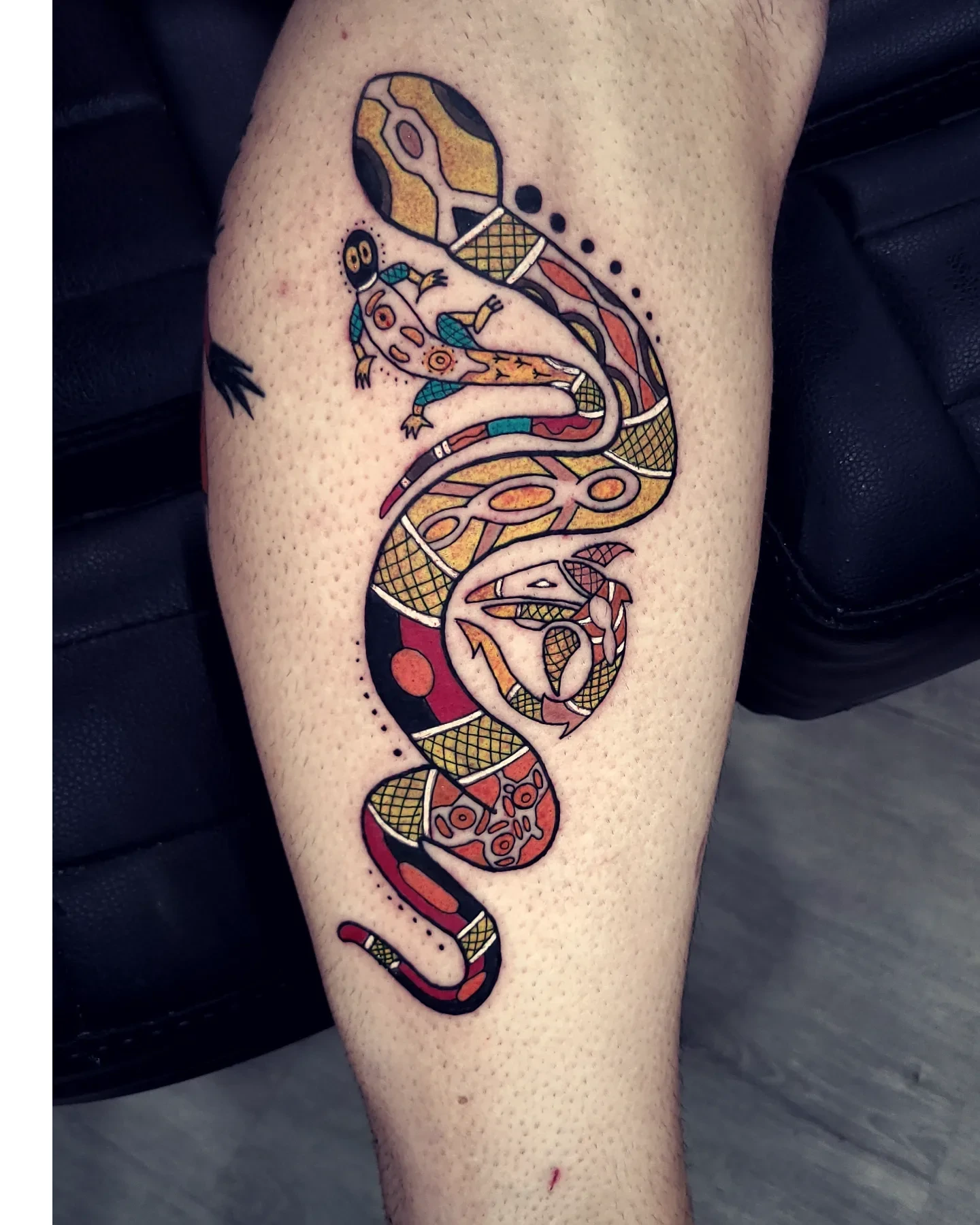 Tattoo by @alfontattoo_ink — geometric, dotwork
