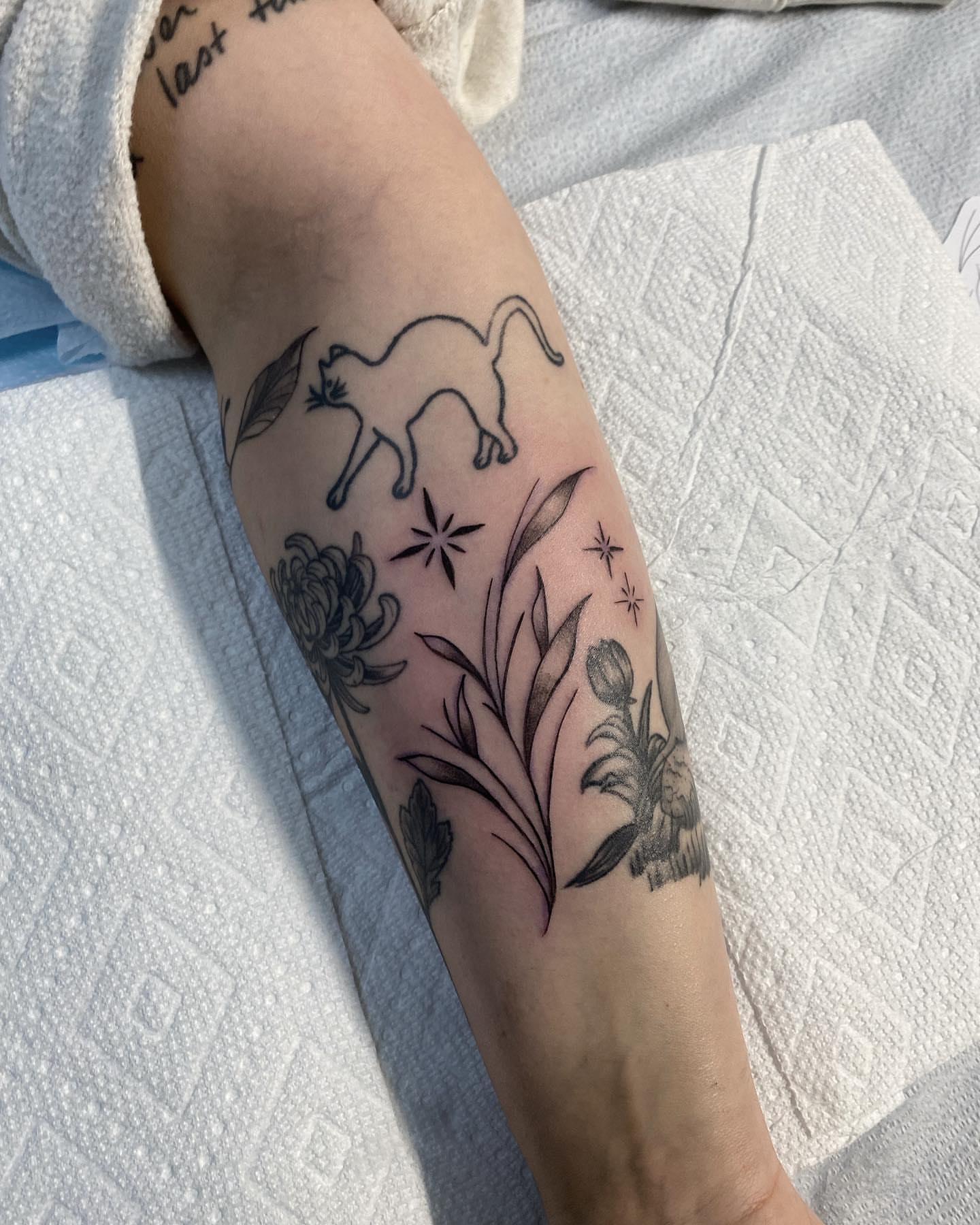 Cat and floral black and grey tattoo on the forearm by ⛓Ireland tattoo⛓