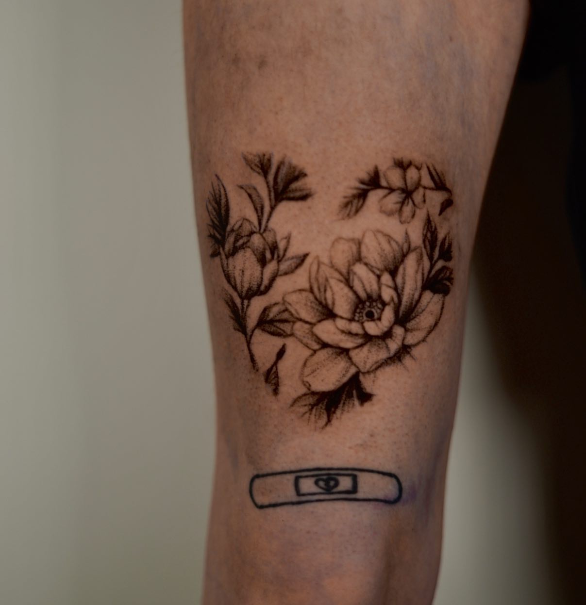 Flower arrangement dotwork tattoo on the forearm by ππ²π΅π π§ - π£πͺπ½π½πΈπΈ ππ»π½π²πΌπ½
