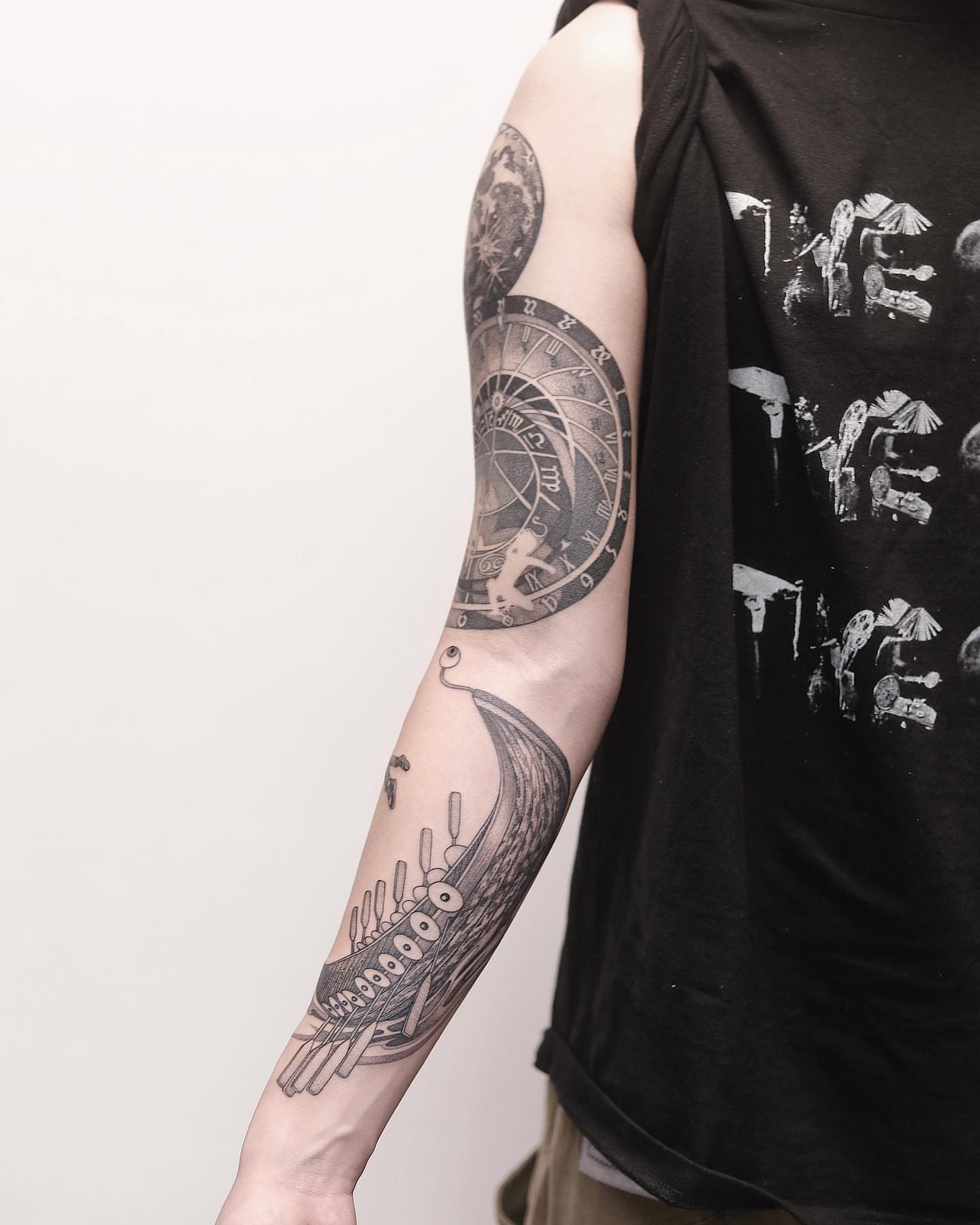 Tattoo by @liningtattoo — black_and_grey
