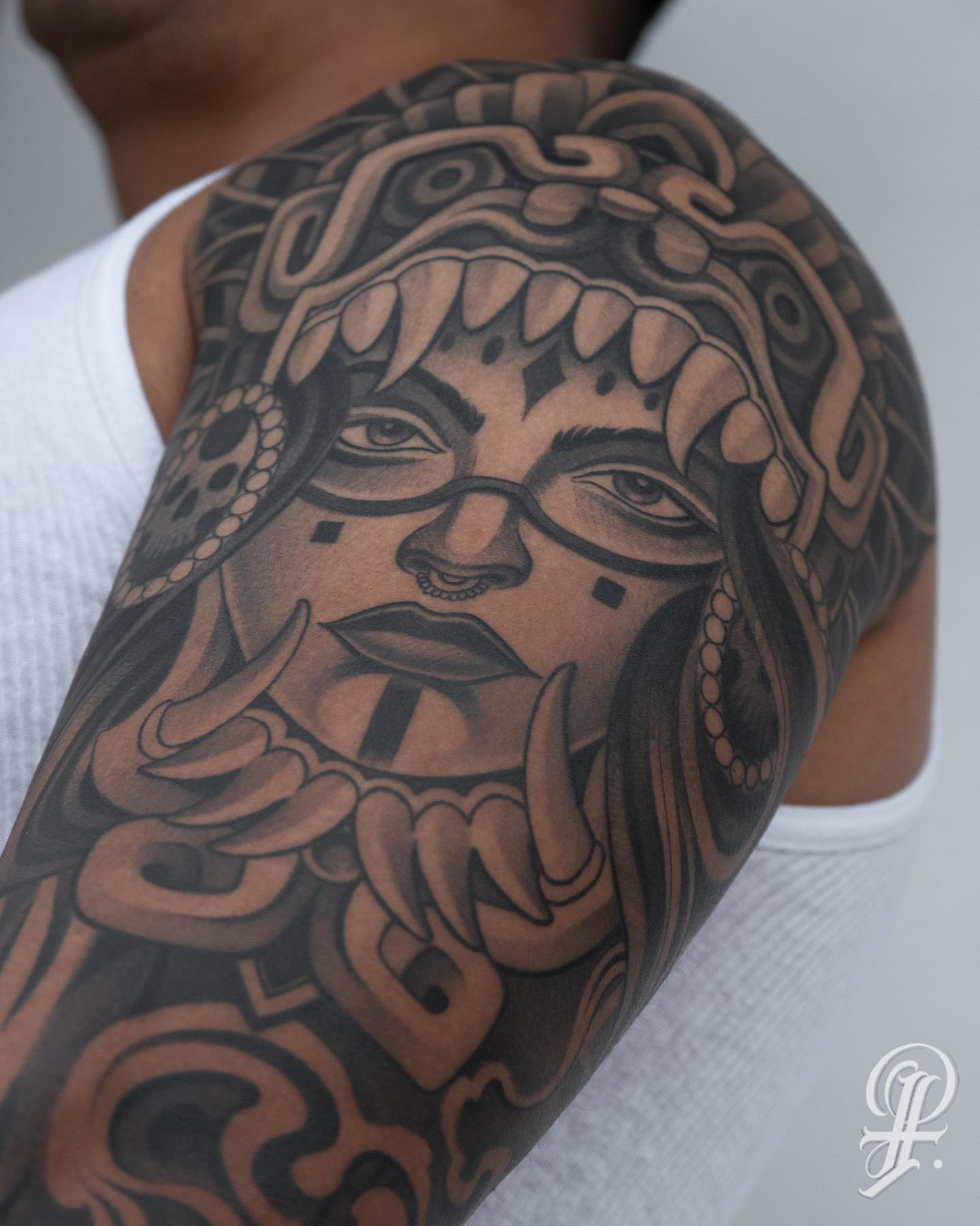 Medusa black and grey tattoo on the upper arm by ๐ฃ๐๐๐ ๐๐ ๐ฆ๐๐๐ฉ๐