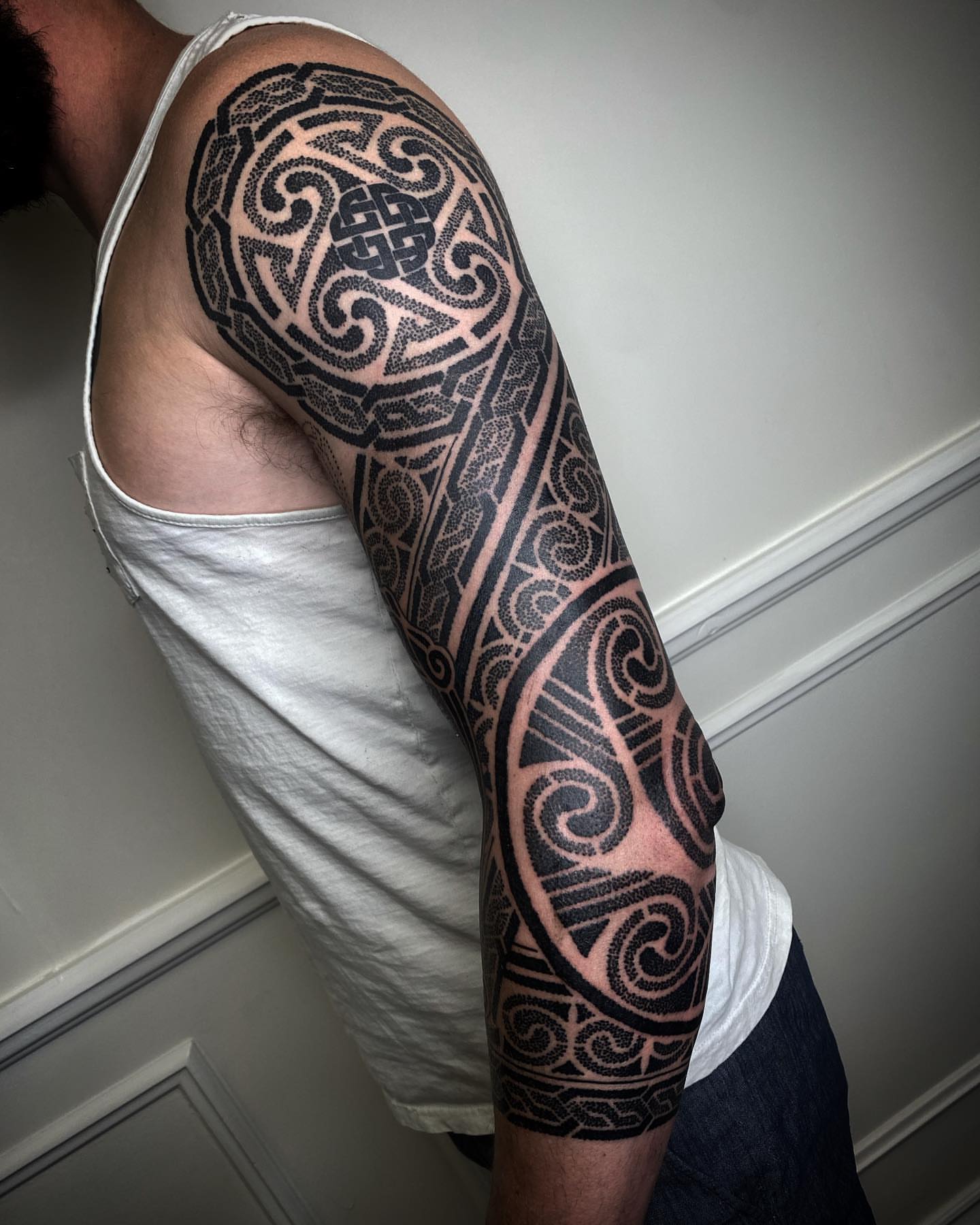 Tribal pattern tribal tattoo on the upper arm by 𝚁 𝚊 𝚢 𝚗 𝚎  ⁜  𝚁 𝚘 𝚓 𝚊 𝚜