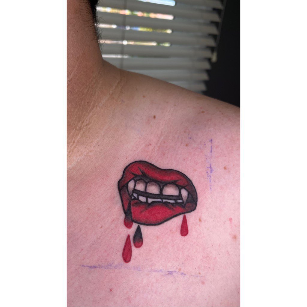 Bloodied lips realism tattoo on the shoulder by Jelly