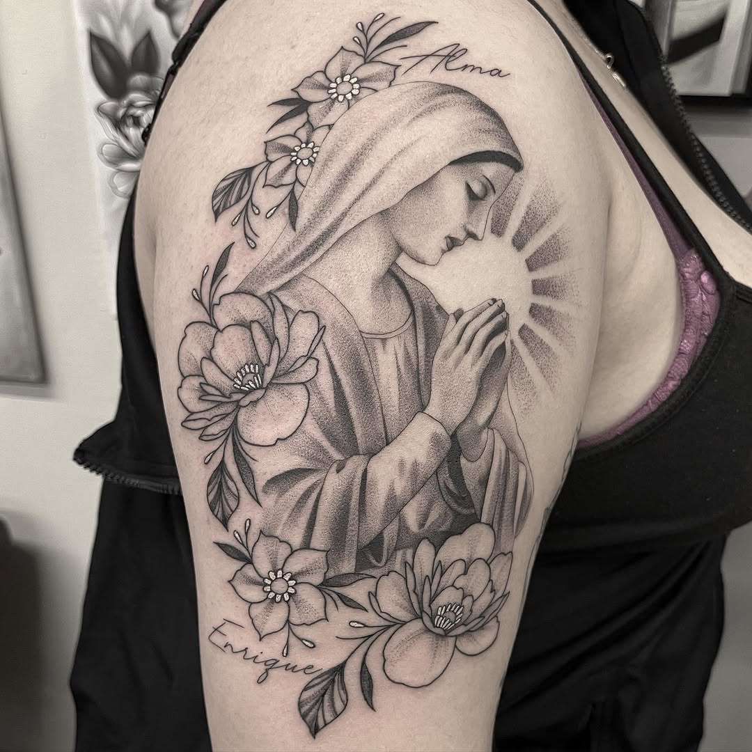 Tattoo by @lilianayaneth — black_and_grey, realism