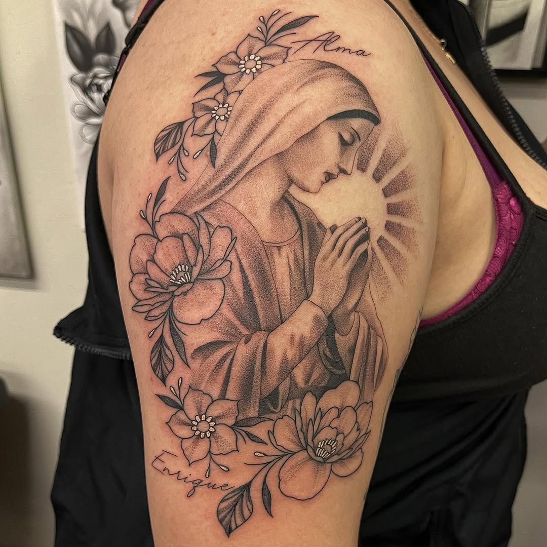 Tattoo by @lilianayaneth — black_and_grey, realism