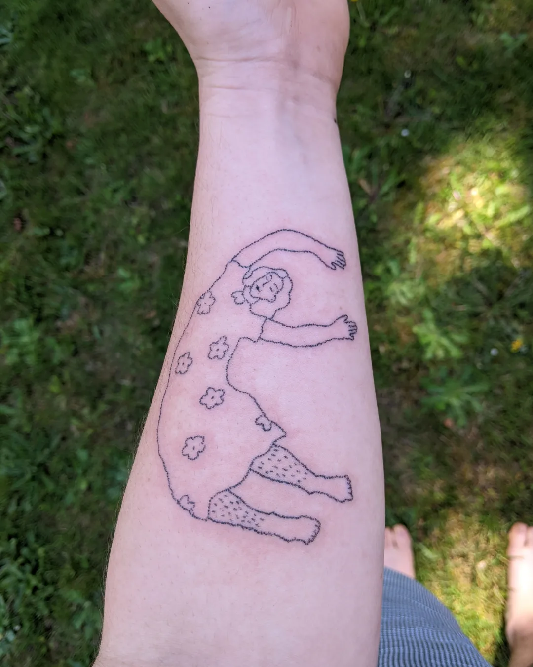 Tattoo by @sticky.geranium.tattoos — minimalist