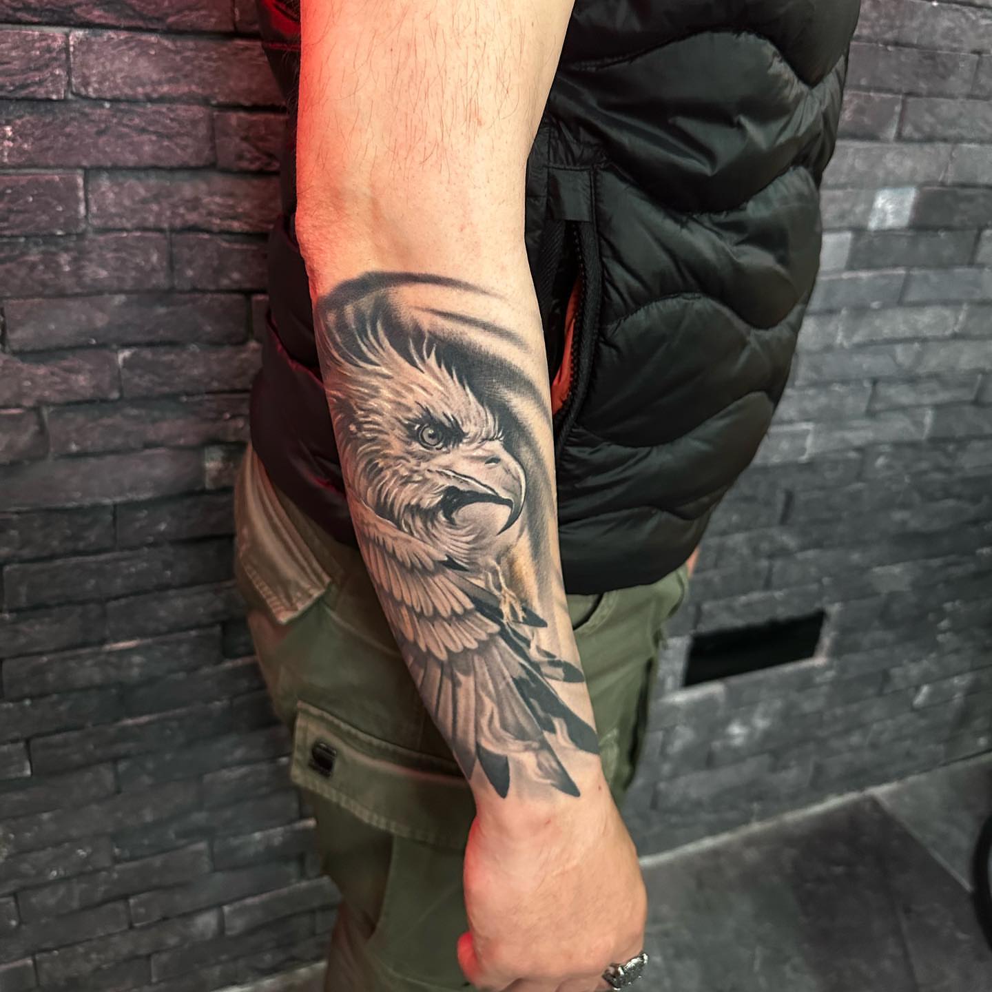Eagle realism tattoo on the forearm by Tattoo Artist πΊπΈ