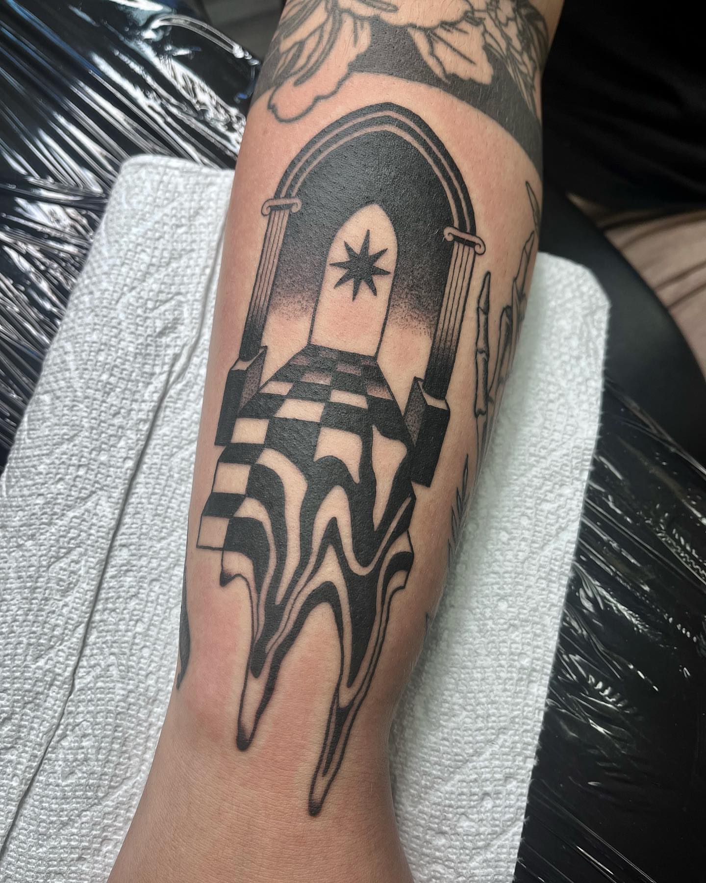 Archway with star black and grey tattoo on the forearm by ๐๐๐๐๐๐๐