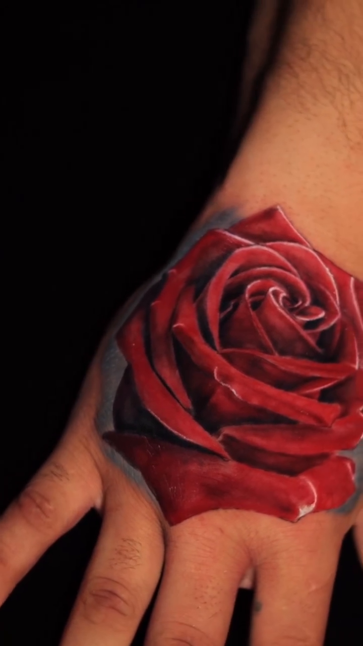 Rose realism tattoo by Jose Alvaradođź’‰