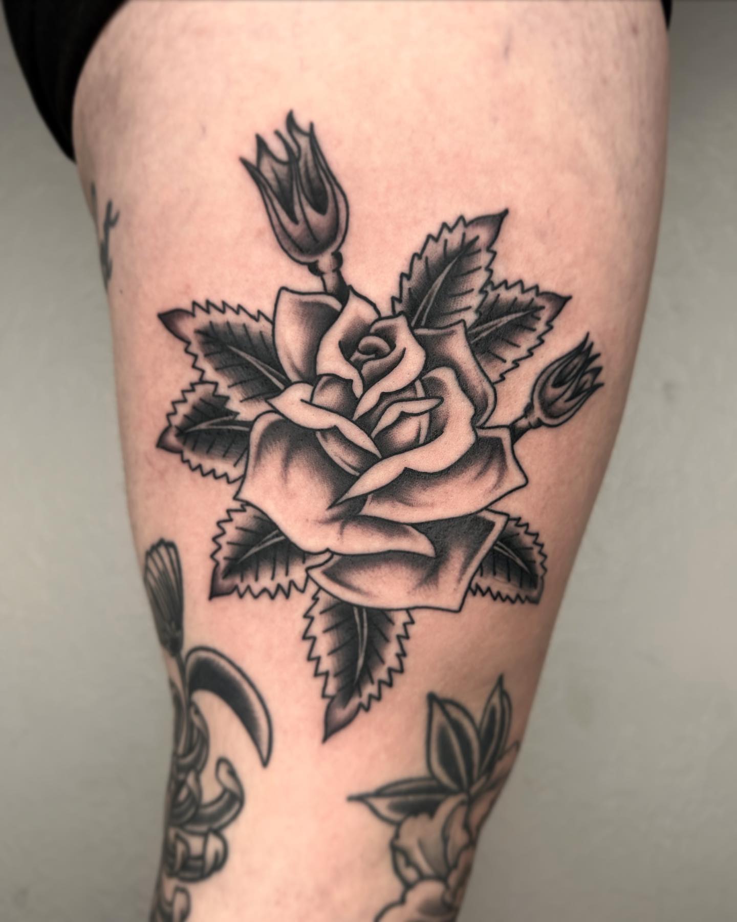 Tattoo by @lijxmachina — black_and_grey