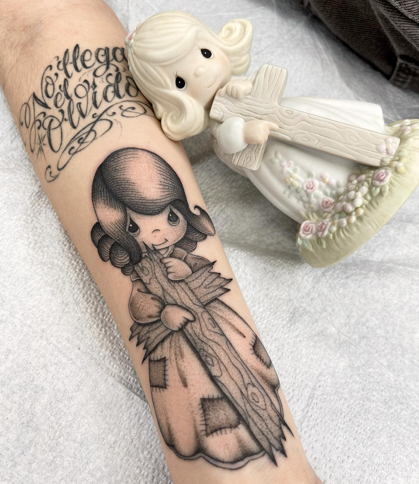 Tattoo by @tiyannagarlic — black_and_grey