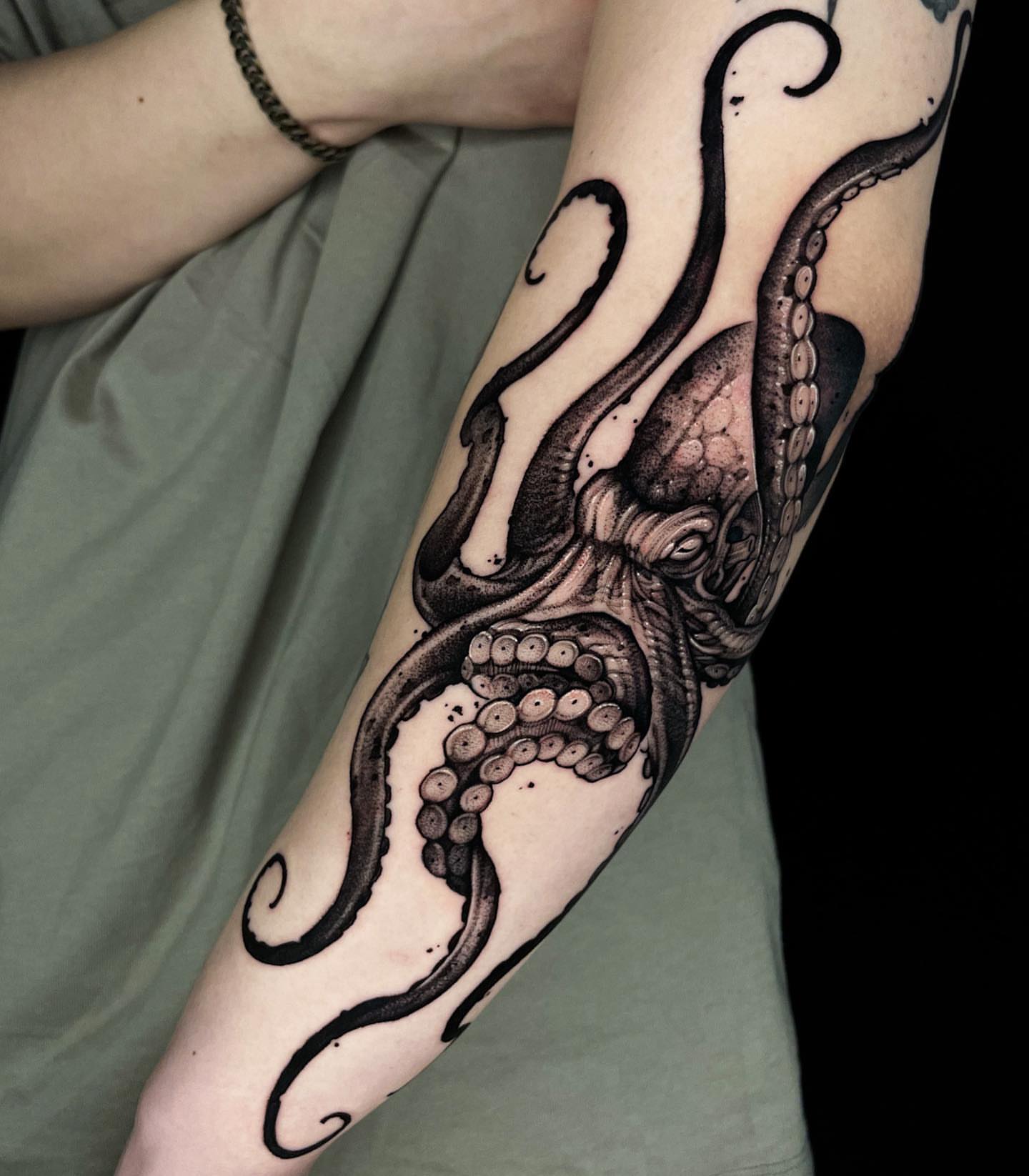 Octopus dotwork tattoo on the forearm by 우레