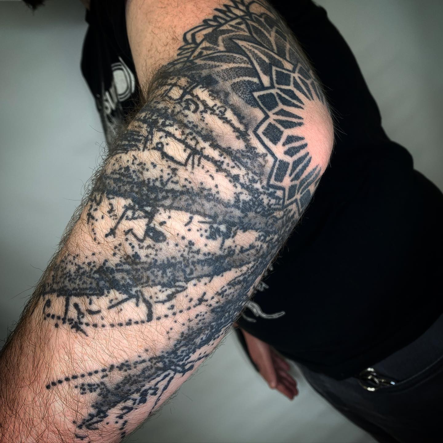 Geometric pattern dotwork tattoo on the forearm by 𝚁 𝚊 𝚢 𝚗 𝚎  ⁜  𝚁 𝚘 𝚓 𝚊 𝚜