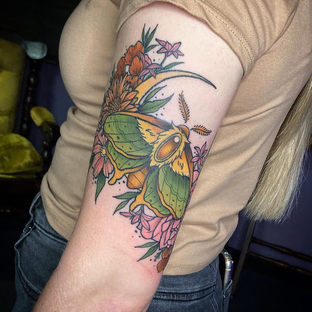 Tattoo by @nocturnalflare โ neo_traditional, realism