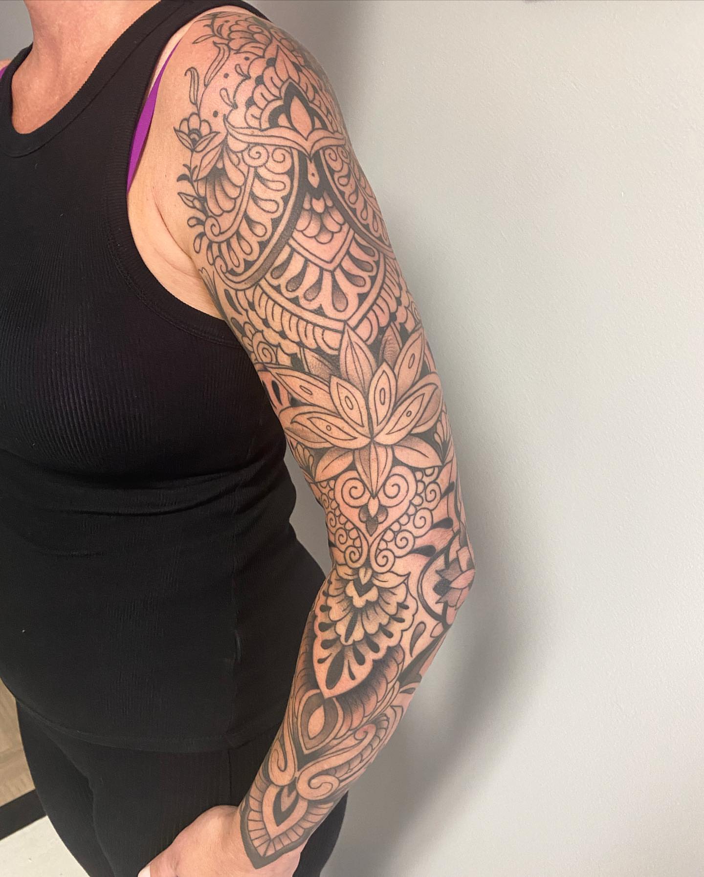 Floral mandala ornamental tattoo on the upper arm by Anali De Laney