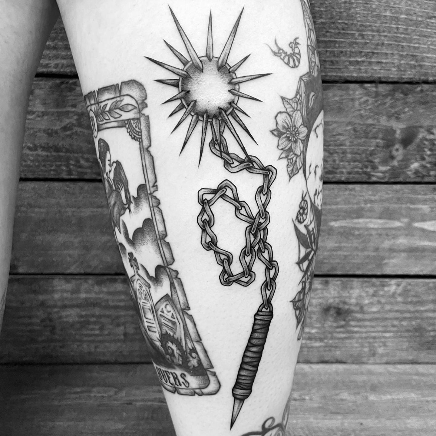 Chains and sun black and grey tattoo on the calf by โพ ๐
๐ฏ๐ฆ ๐๐ฌ๐ด๐ข๐ฏ๐ฐ โพ
