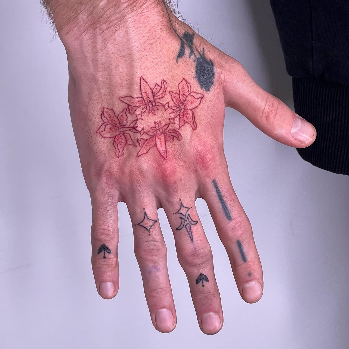 Tattoo by @deuxmainstattoo — geometric
