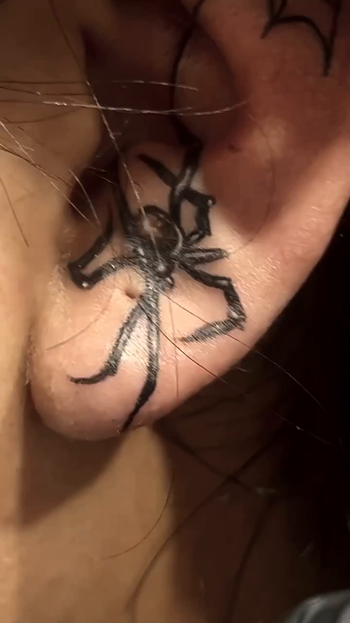 Tattoo by @issaacmontana — fine_line