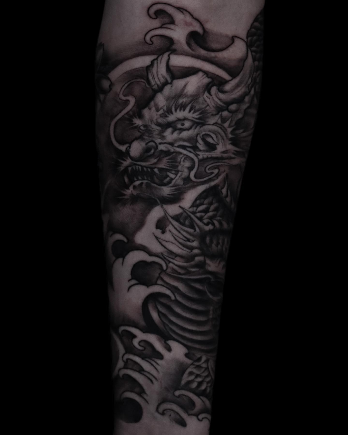 Dragon japanese irezumi tattoo on the forearm by Alex Suarez