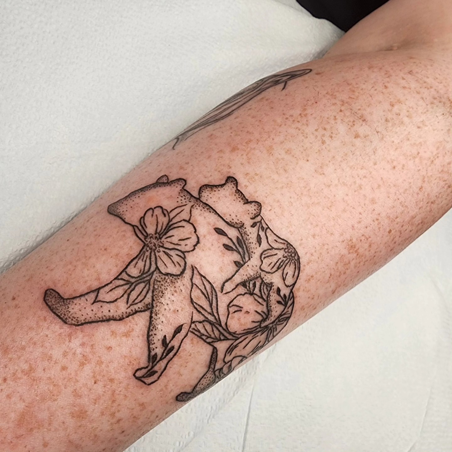 Tattoo by @soleilantoinette — dotwork