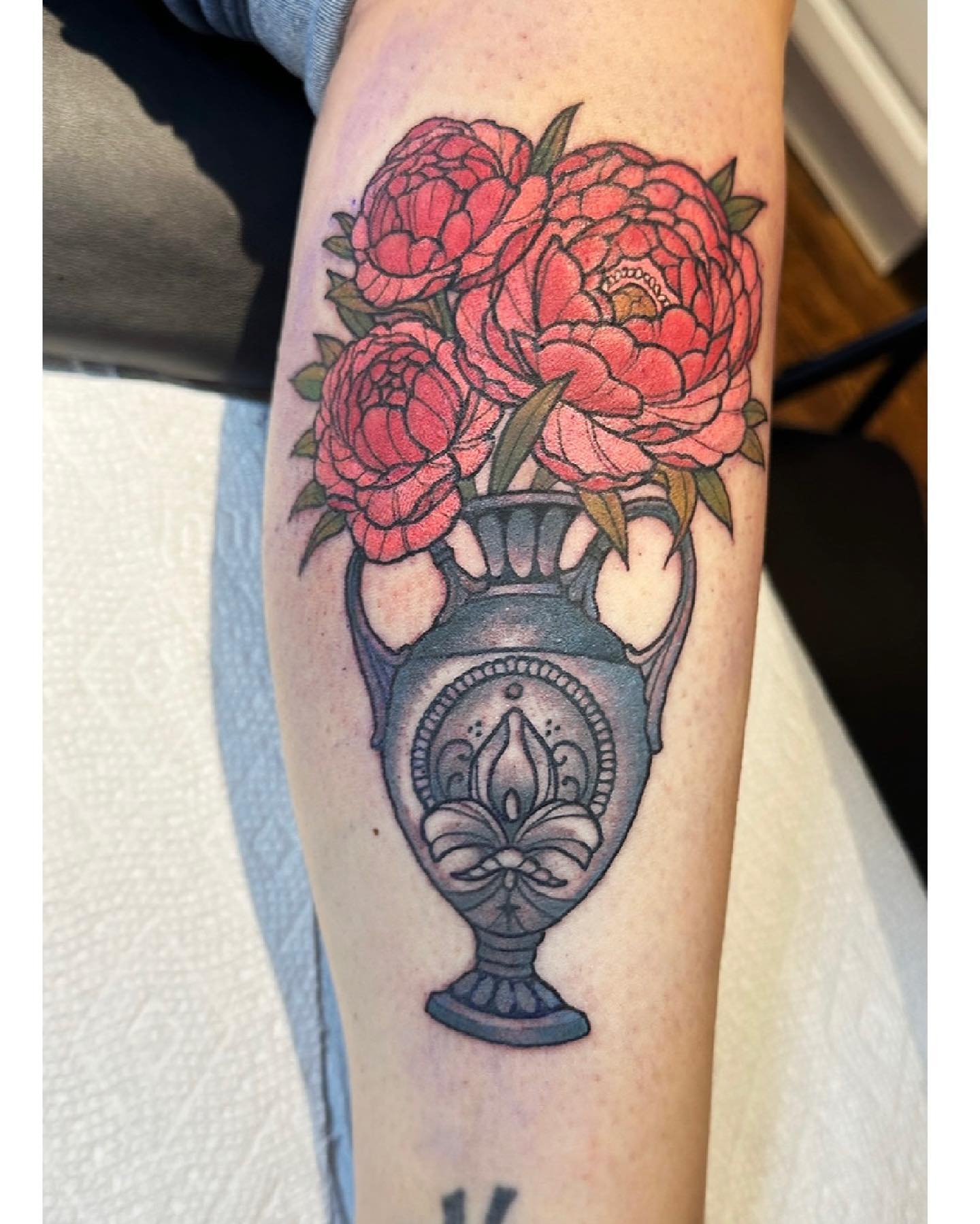 Vase with flowers neo-traditional tattoo on the forearm by 🦎Langley Osborn Tattoos🦎, Maryville, Tennessee