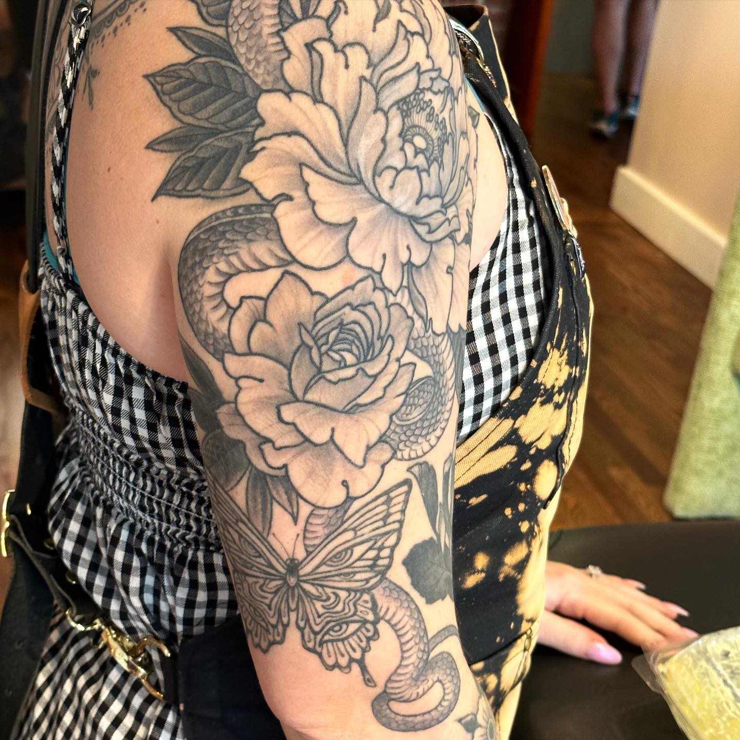 Snake and flowers dotwork tattoo on the upper arm by 🦎Langley Osborn Tattoos🦎, Maryville, Tennessee