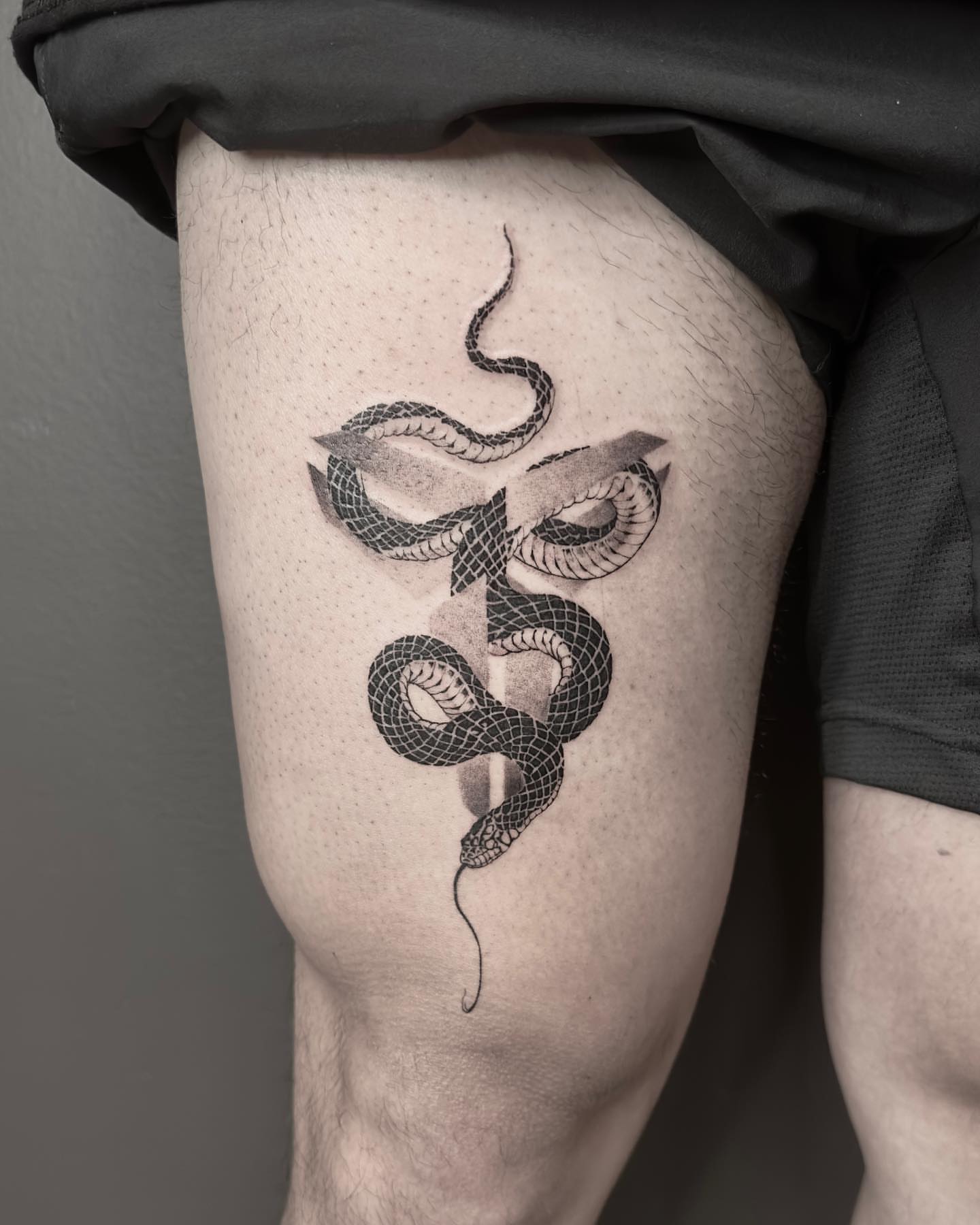 Snake black and grey tattoo on the thigh by Shihao zhao