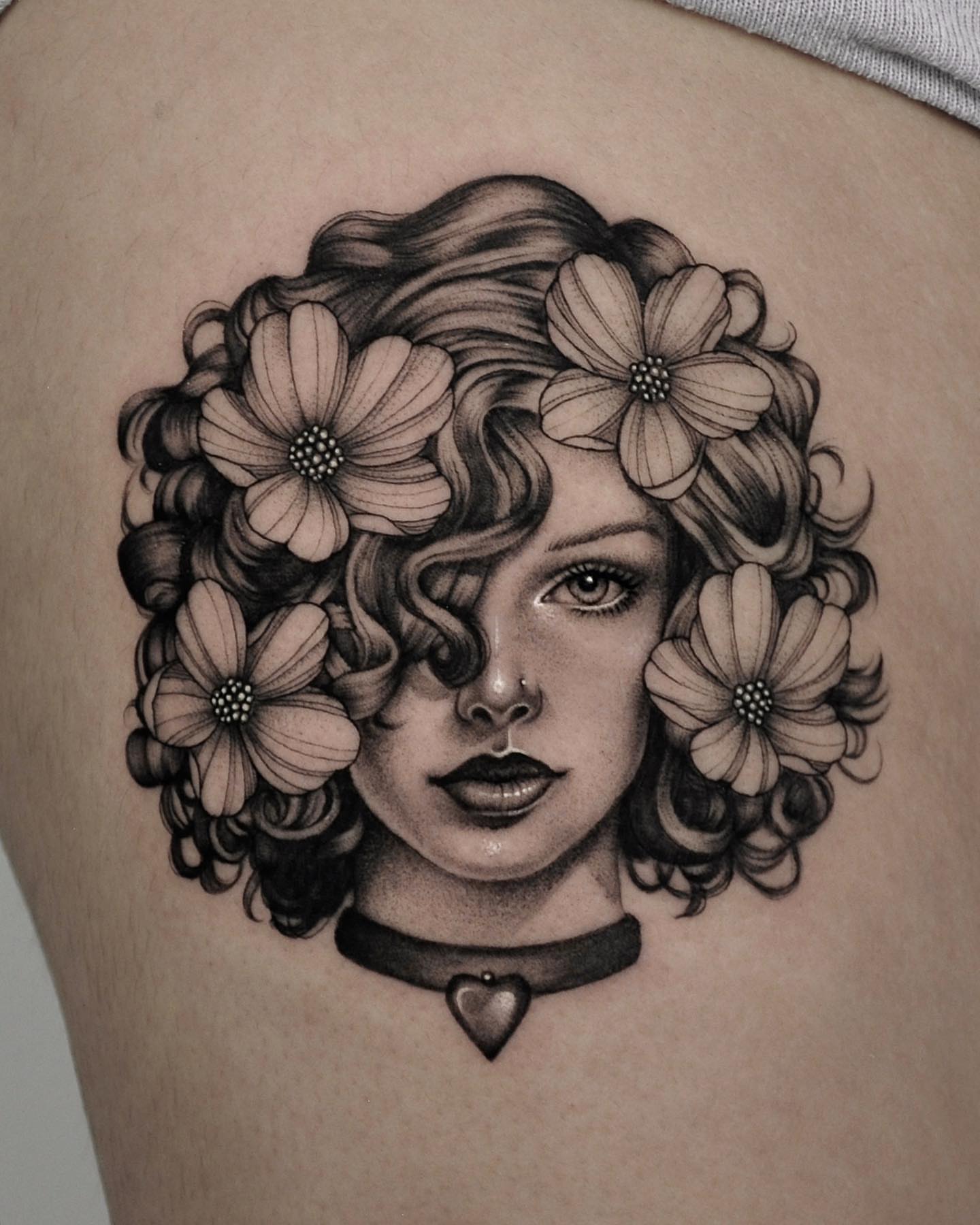 Woman with flowers realism tattoo on the thigh by hiba ⊹ atlanta tattoo artist, Johns Creek, Georgia
