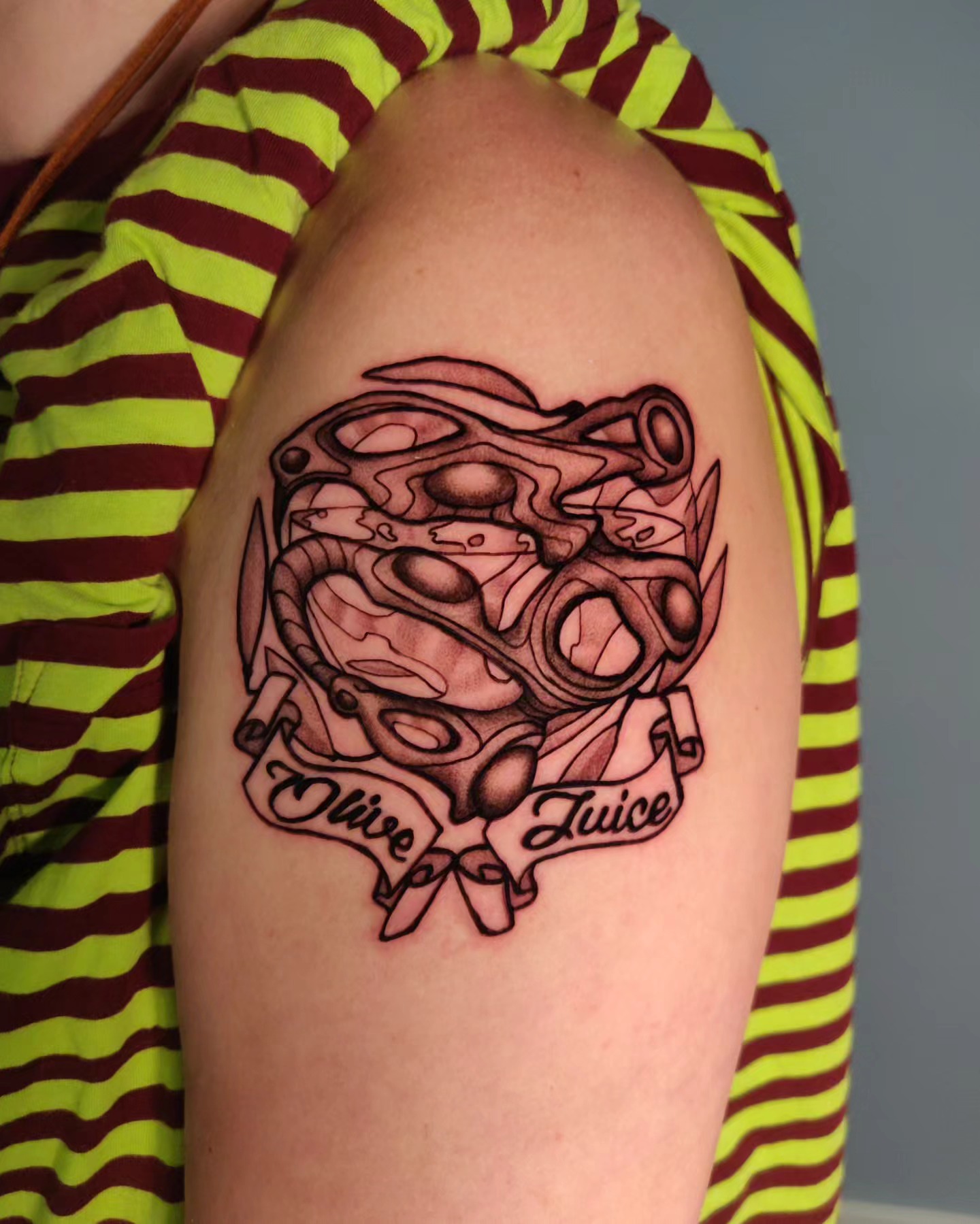Olive juice black and grey tattoo on the shoulder by Ｔｏｍ Ｌｏｒａｎｚ
