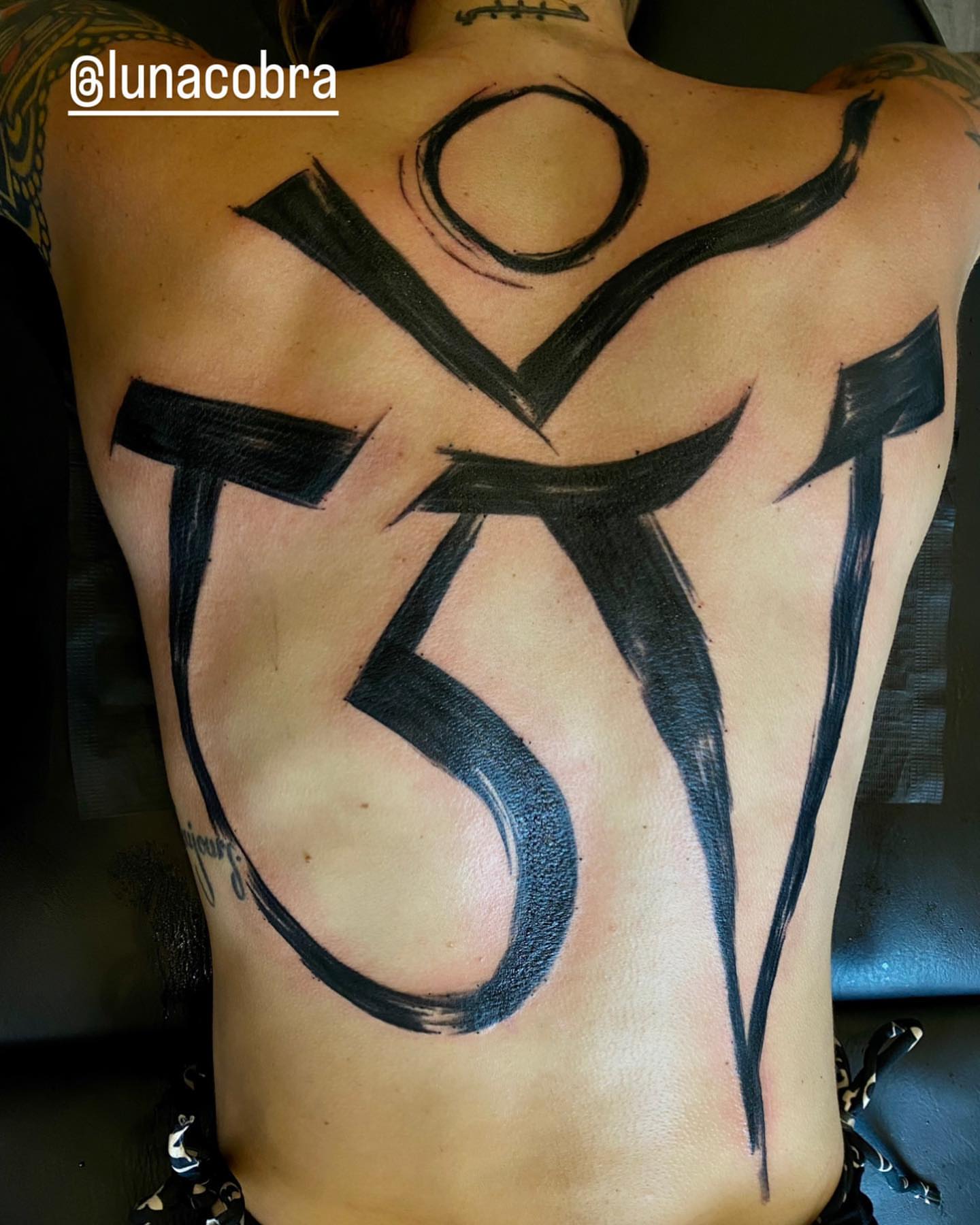 Tattoo by @lunacobra โ geometric