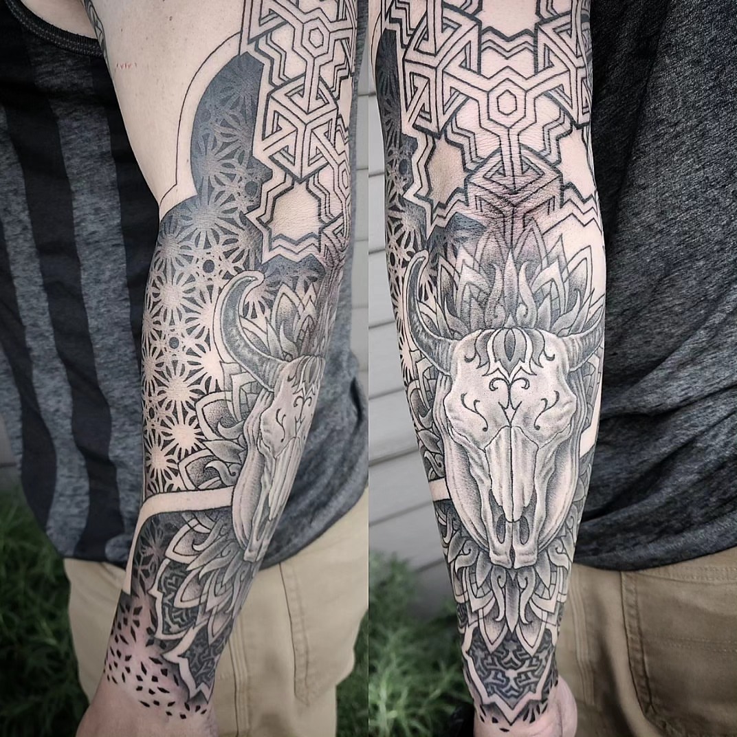 Tattoo by @junkyardyouth — black_and_grey, geometric