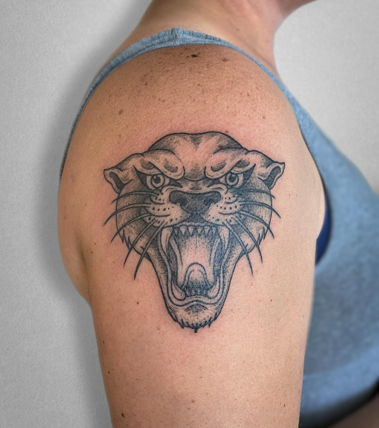 Panther head black and grey tattoo on the shoulder by Mallory Miller π³οΈβπ Eugene