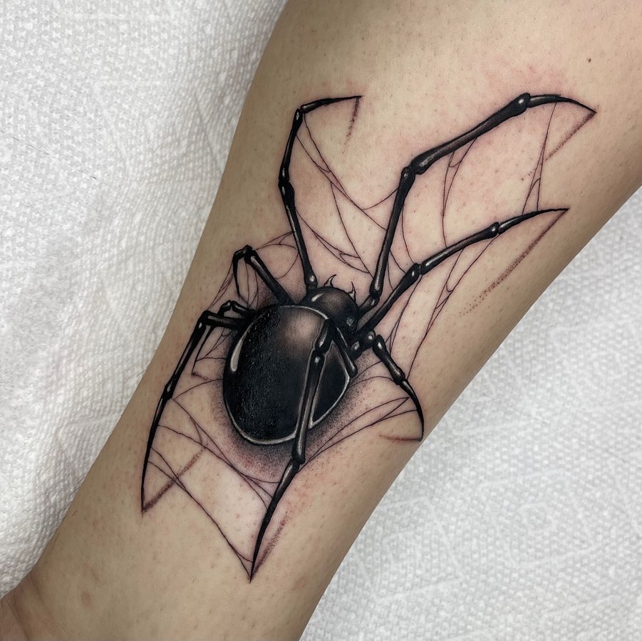 Spider realism tattoo on the forearm by Lexx Christine