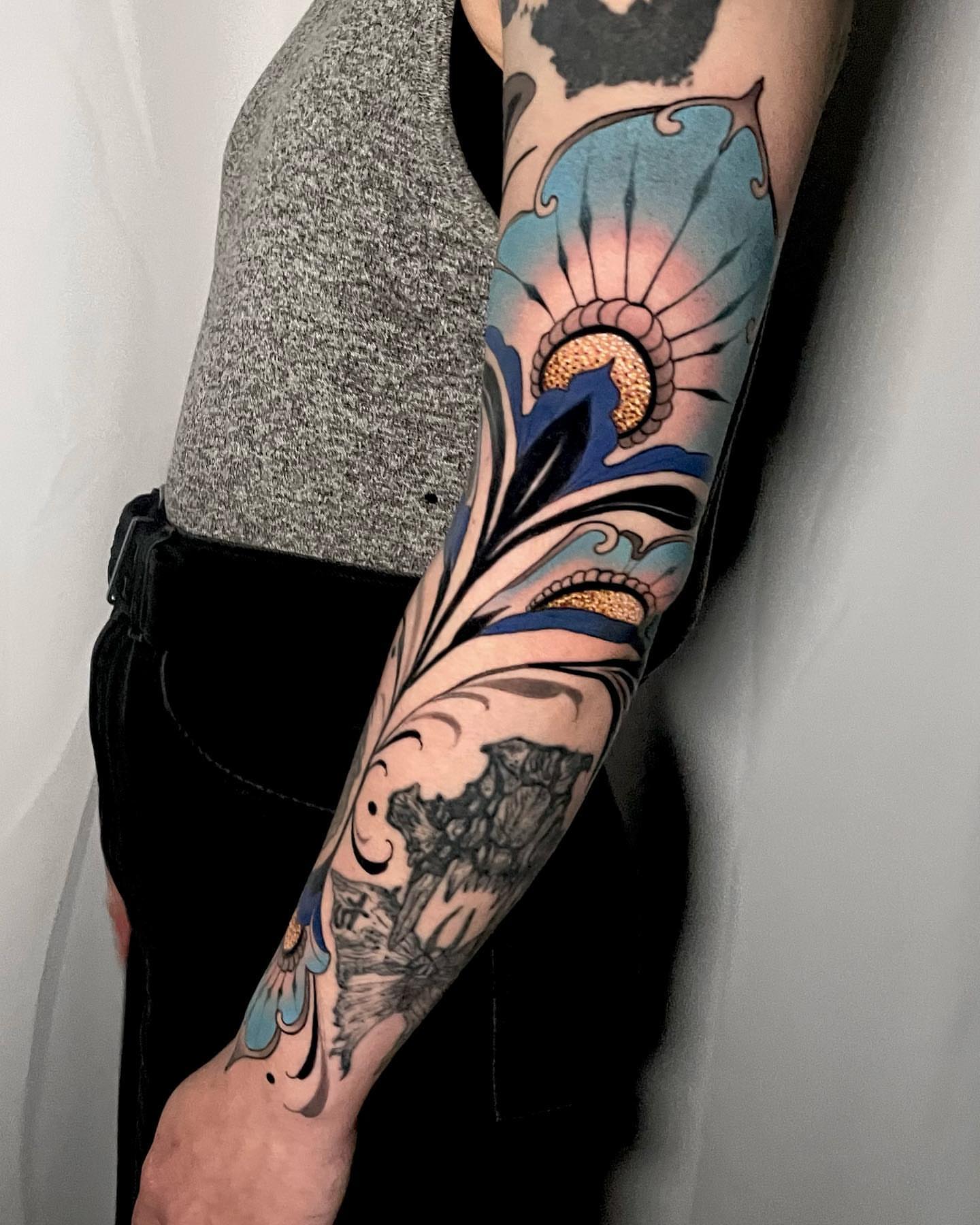 Wave and sun American traditional tattoo on the forearm by Laura Babsie