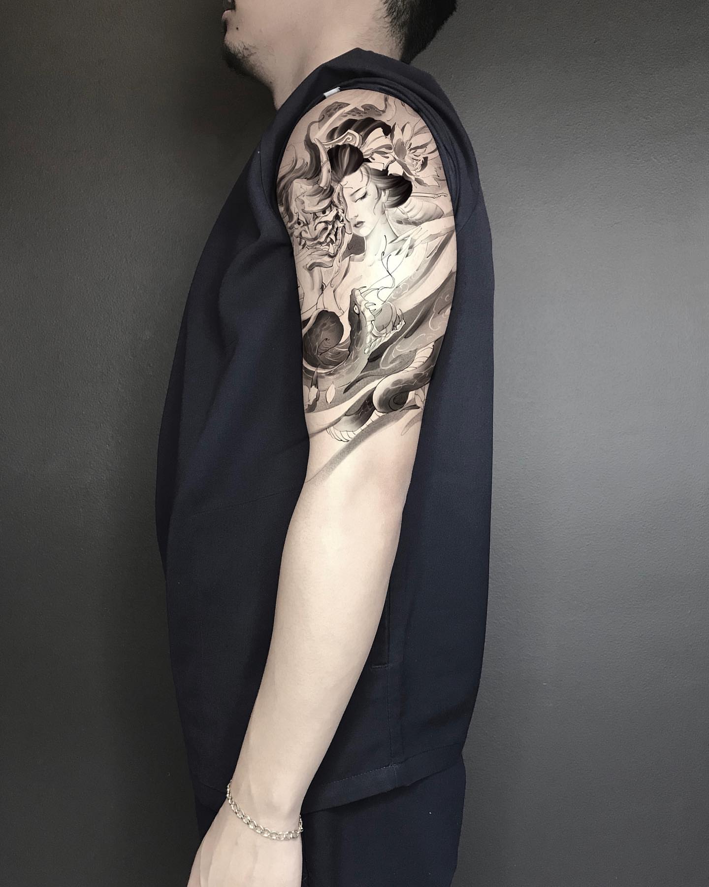 Woman with dragon realism tattoo on the upper arm by Shihao zhao