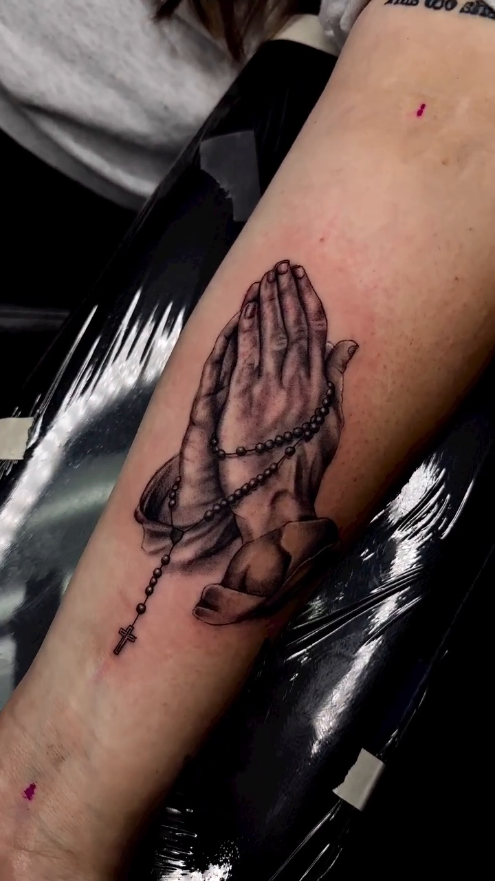 Praying hands with rosary realism tattoo by Alia