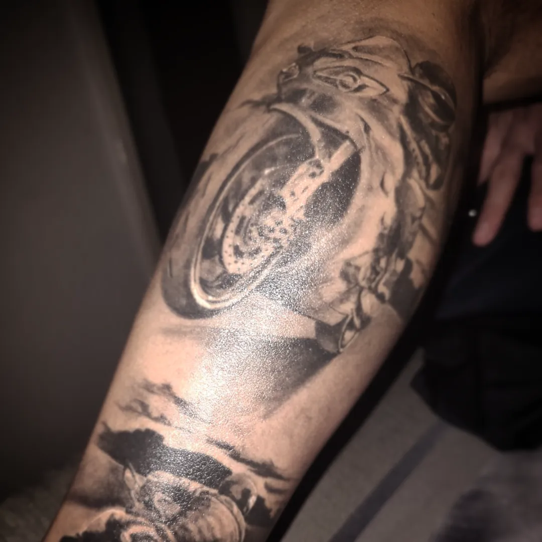 Abstract design black and grey tattoo on the forearm by Pod Viñes