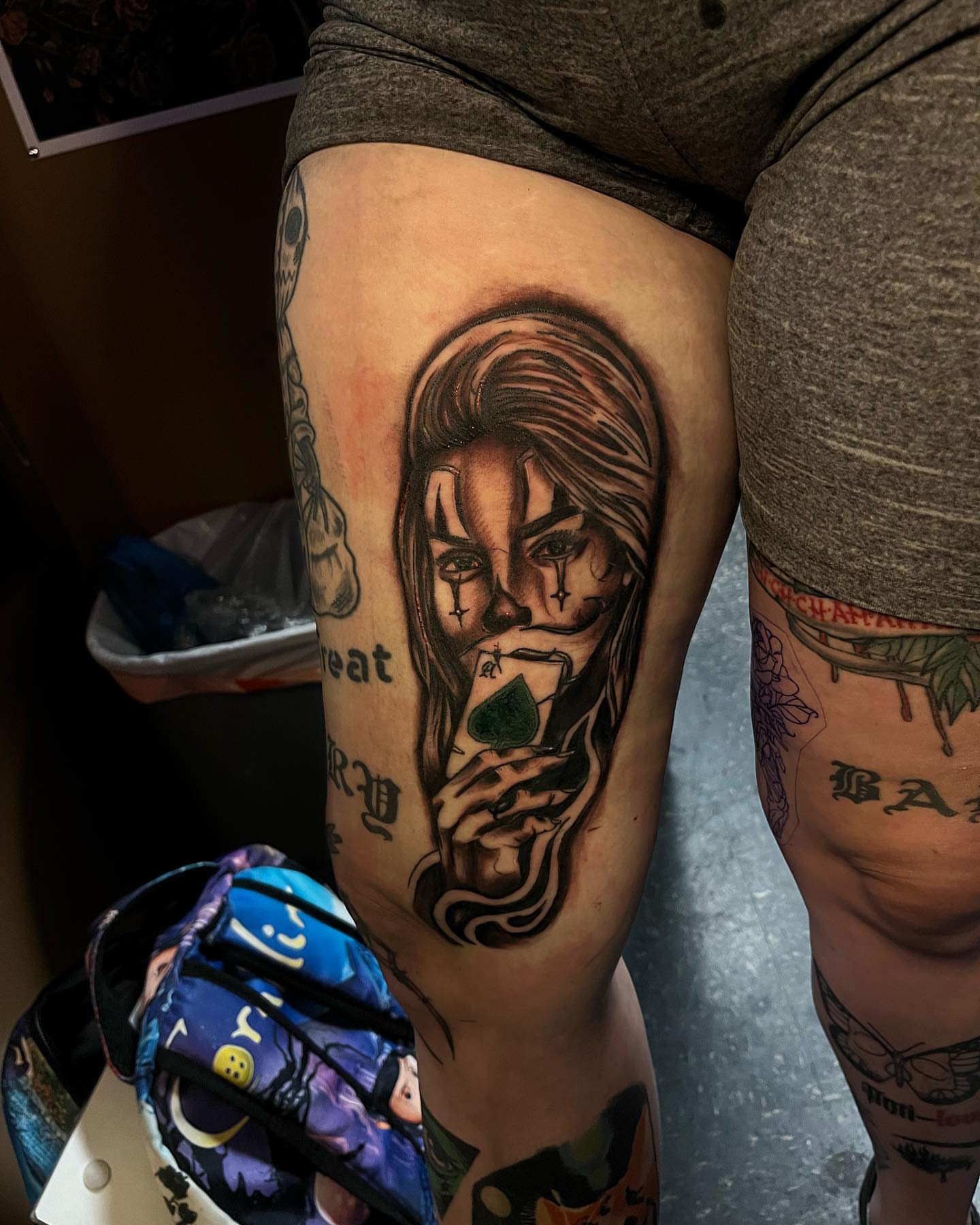 Woman with leaf realism tattoo on the thigh by Alyssa Turner